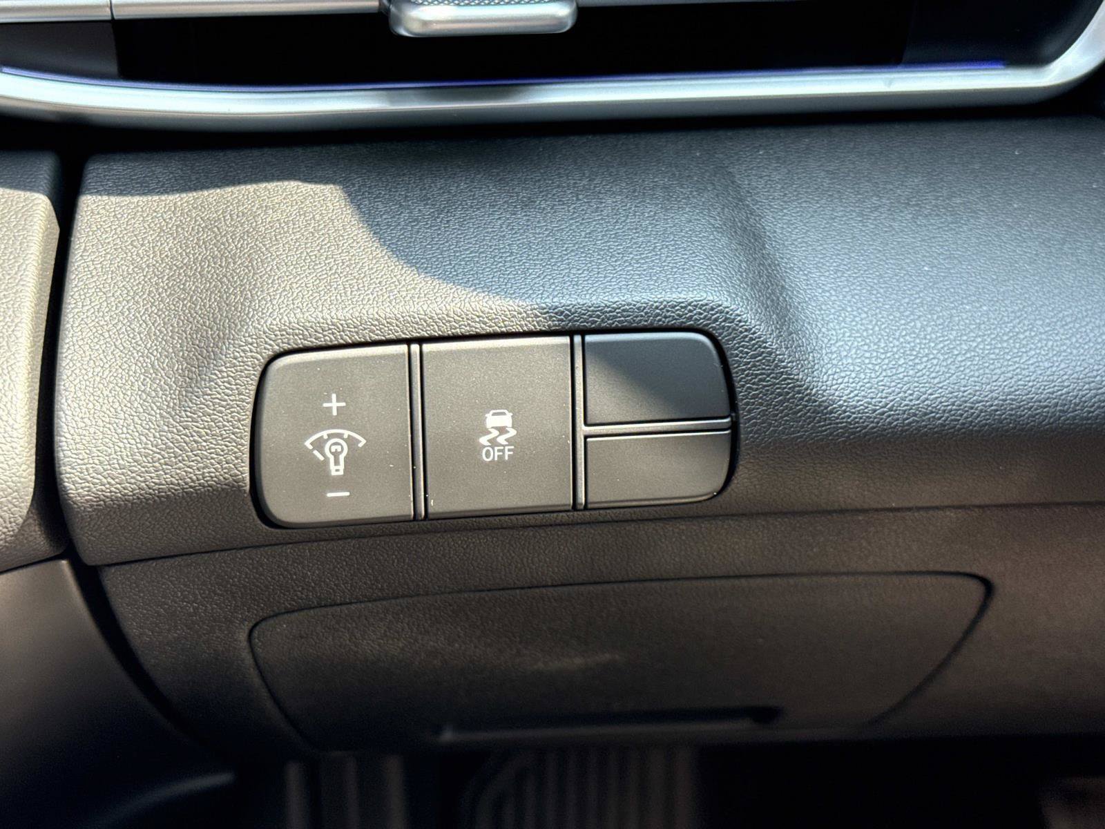 Certified 2024 Hyundai Elantra Limited FWD image 14