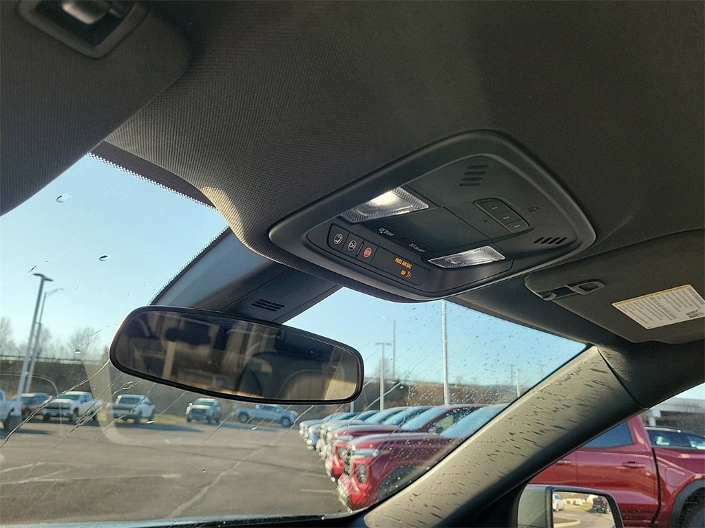 Used 2023 Chevrolet Traverse LT image 31