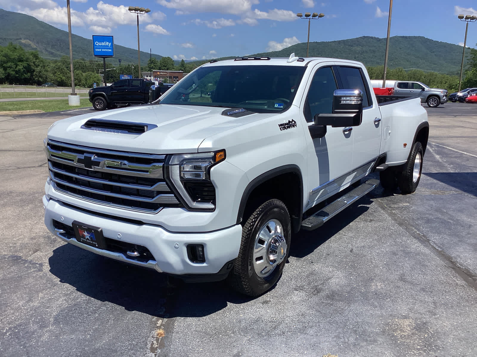 New 2026 Chevrolet Silverado 3500 High Country w/ Technology Package AWD/4WD image 3
