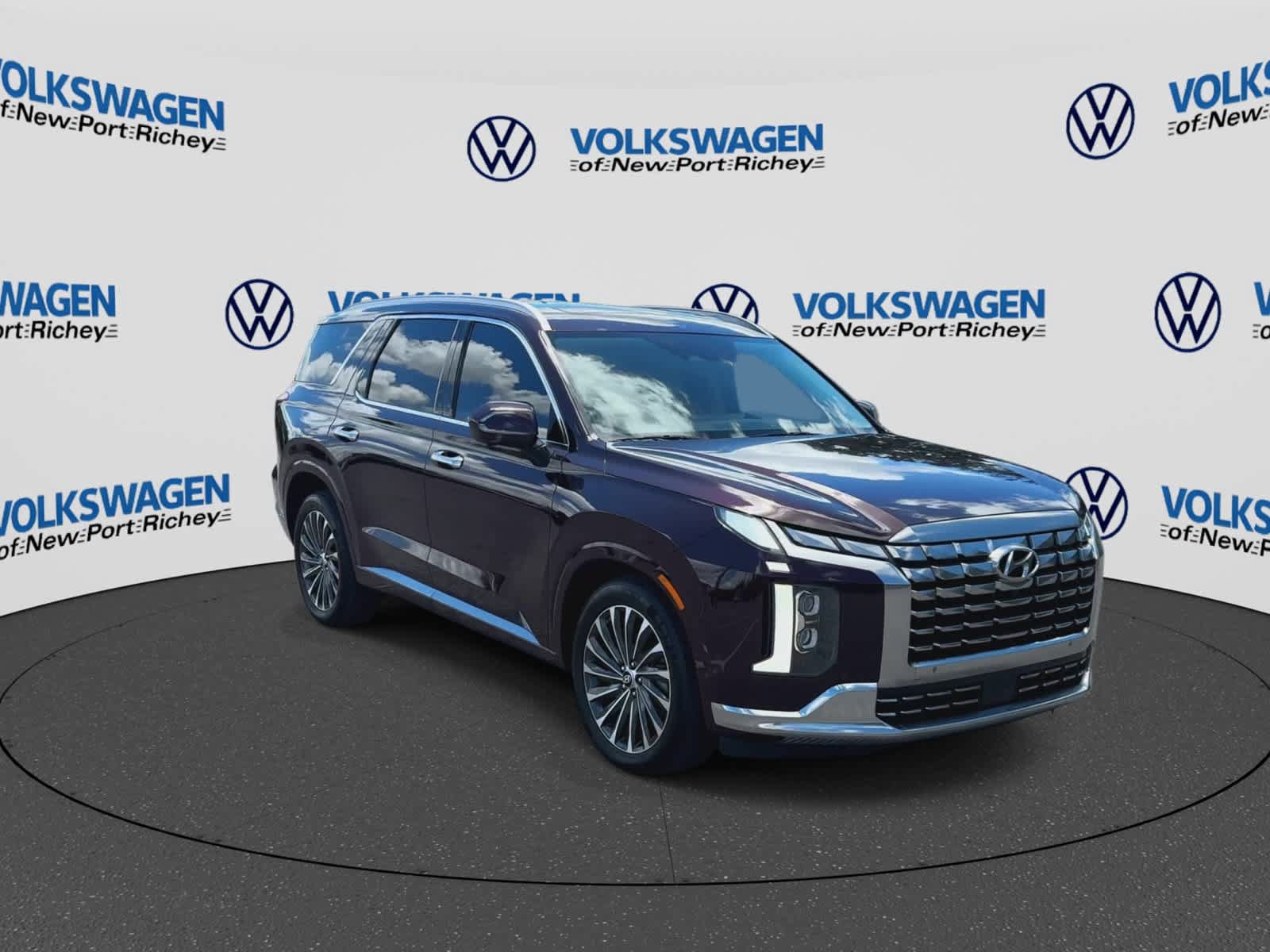 Used 2023 Hyundai Palisade Calligraphy FWD image 2