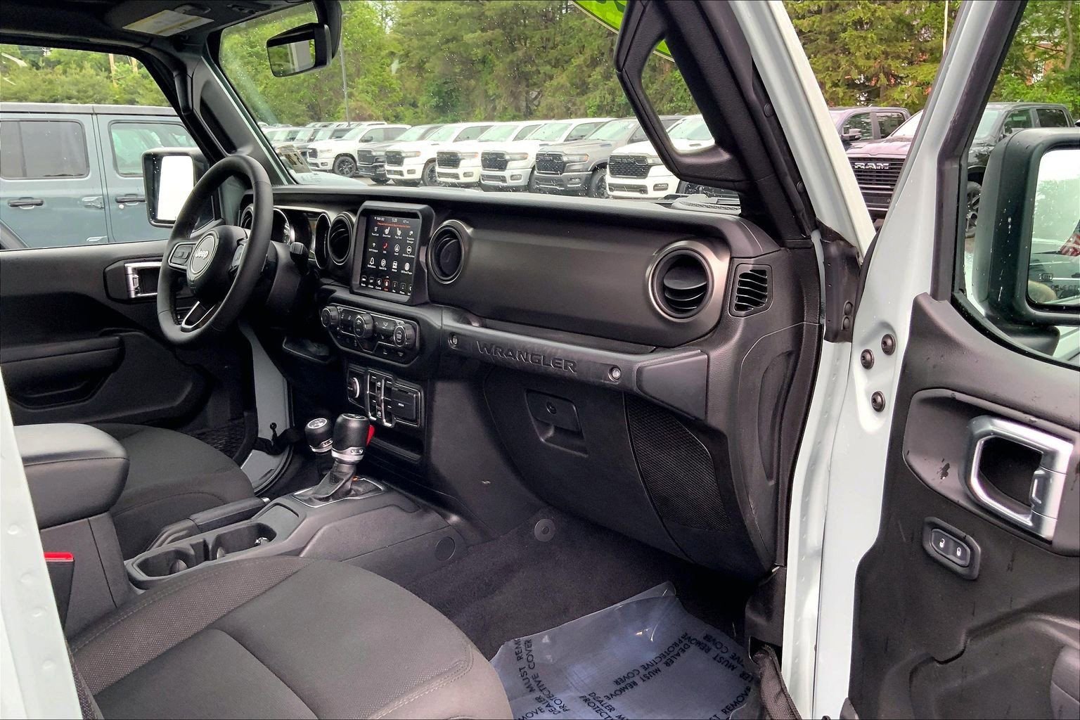 Used 2023 Jeep Wrangler Unlimited w/ Sun & Screen Package AWD/4WD image 15