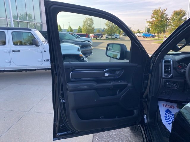 New 2026 RAM 1500 4x4 Crew Cab image 13