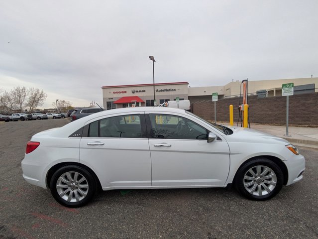 Used 2013 Chrysler 200 Limited FWD video 4
