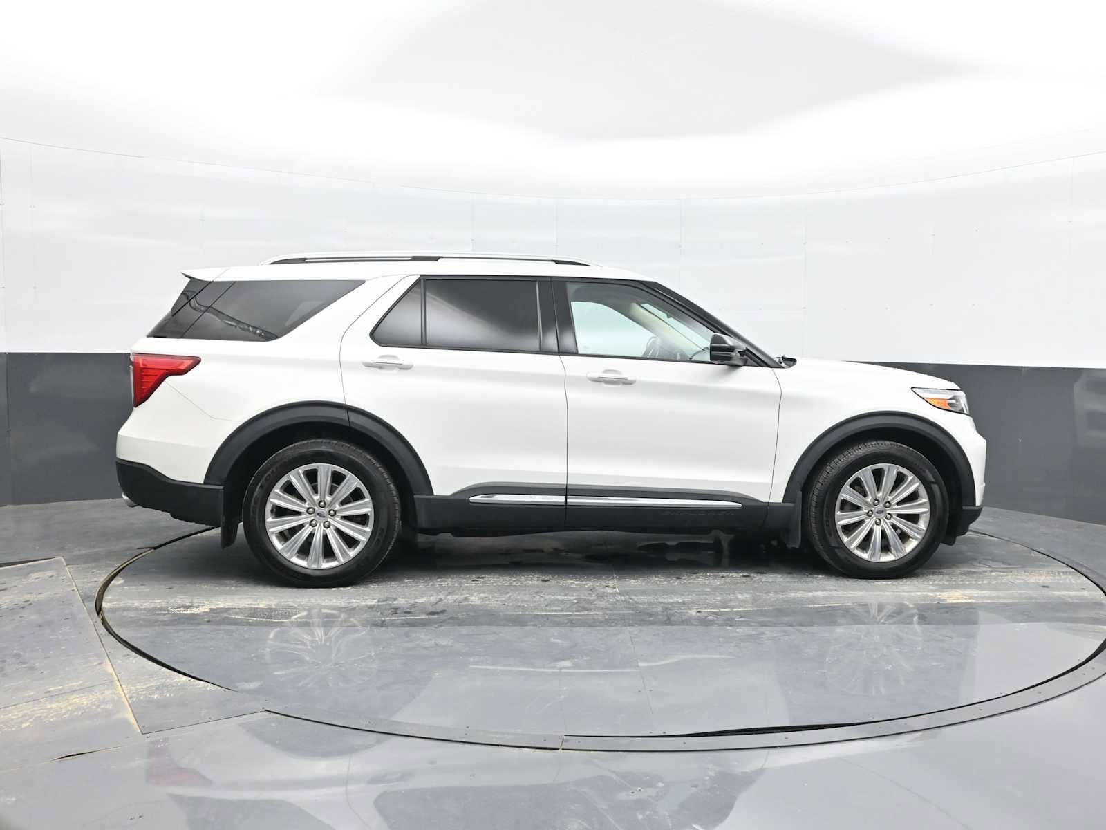 Used 2020 Ford Explorer Limited w/ Class III Trailer Tow Package AWD/4WD image 8