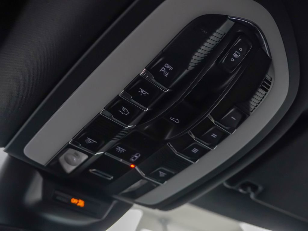 Certified 2026 Porsche Macan AWD/4WD image 19