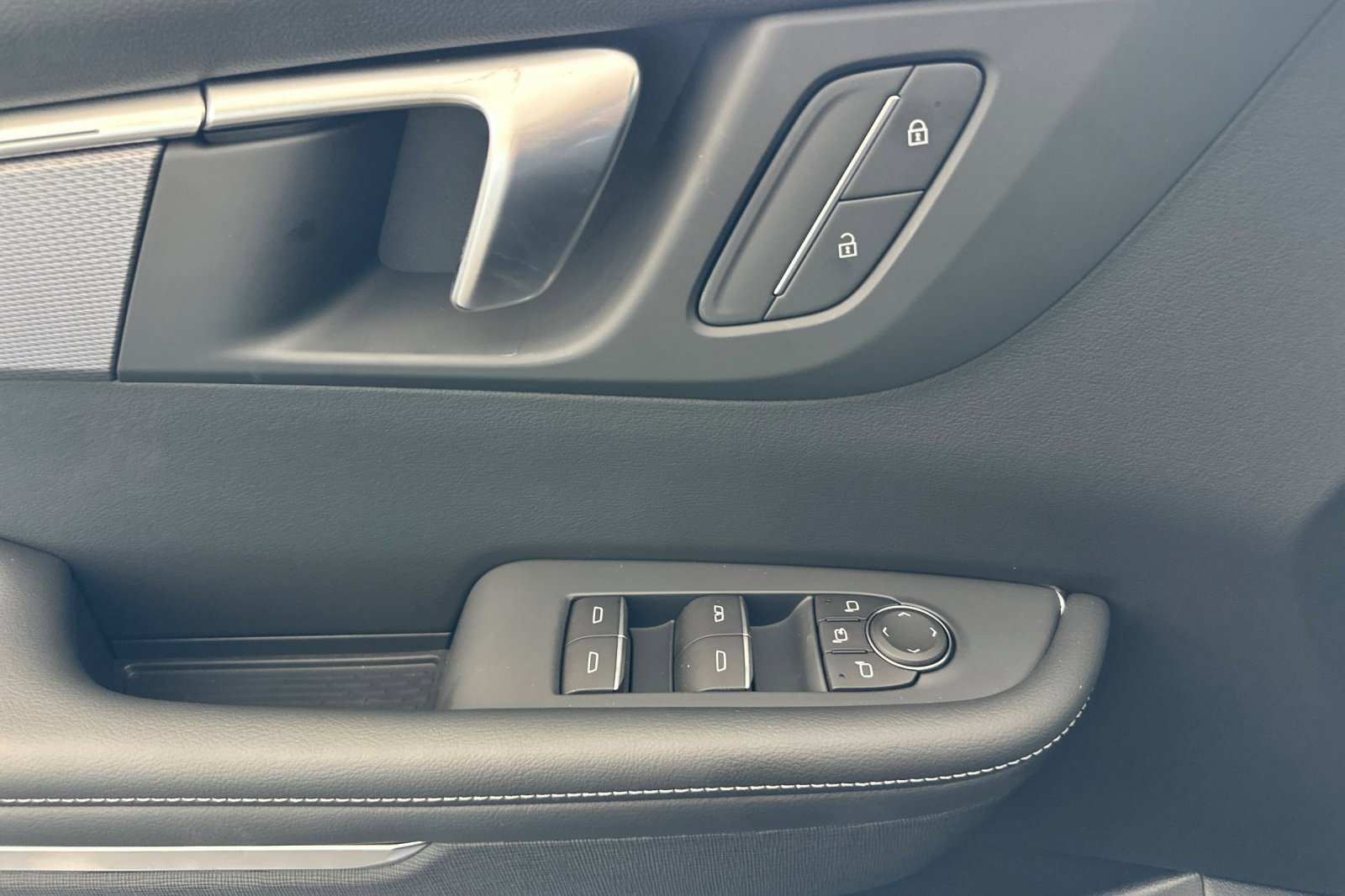 New 2025 Buick Enclave Sport Touring image 9