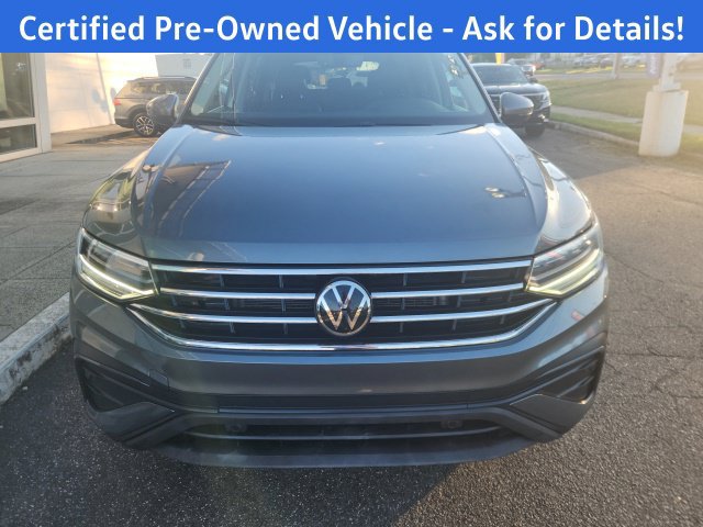 Certified 2022 Volkswagen Tiguan SE w/ Panoramic Sunroof Package AWD/4WD image 4