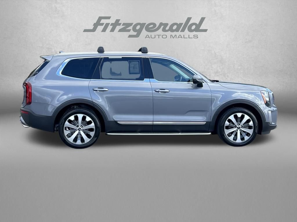 Used 2022 Kia Telluride EX w/ EX Premium Package image 3