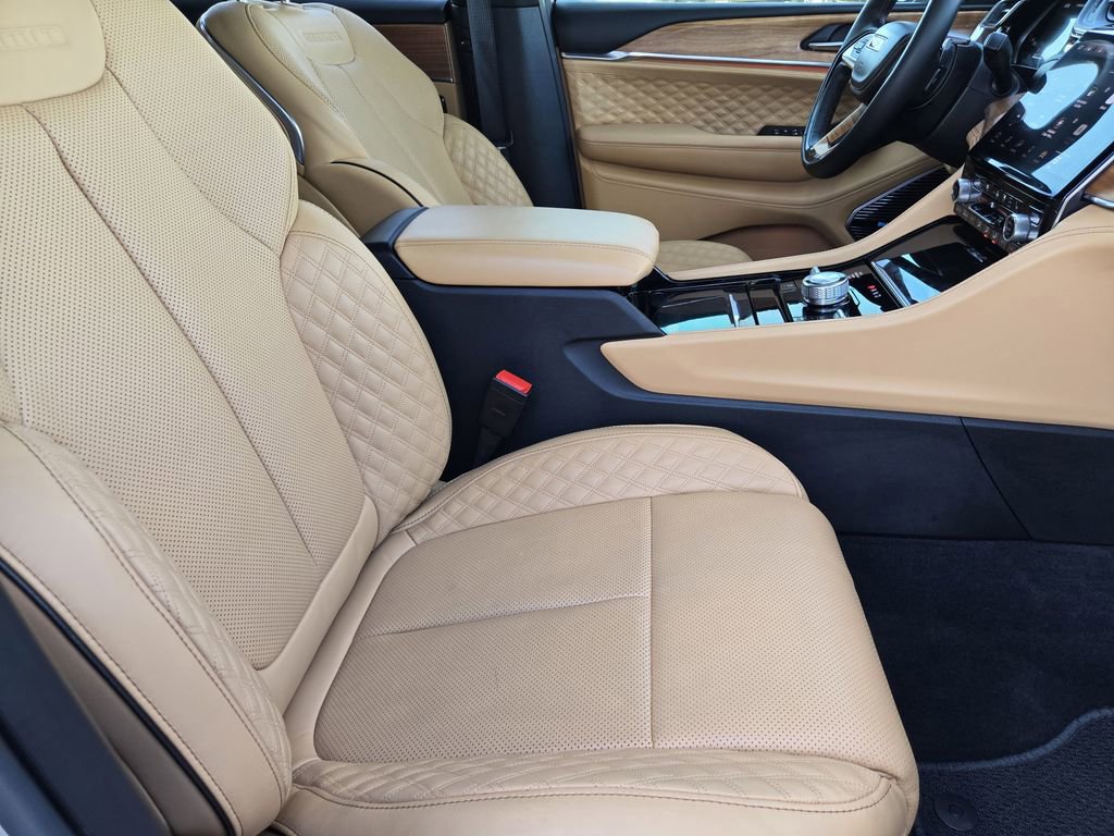 Used 2025 Jeep Grand Cherokee Summit image 13