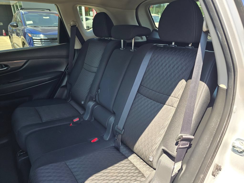 Used 2018 Nissan Rogue SV AWD/4WD image 17