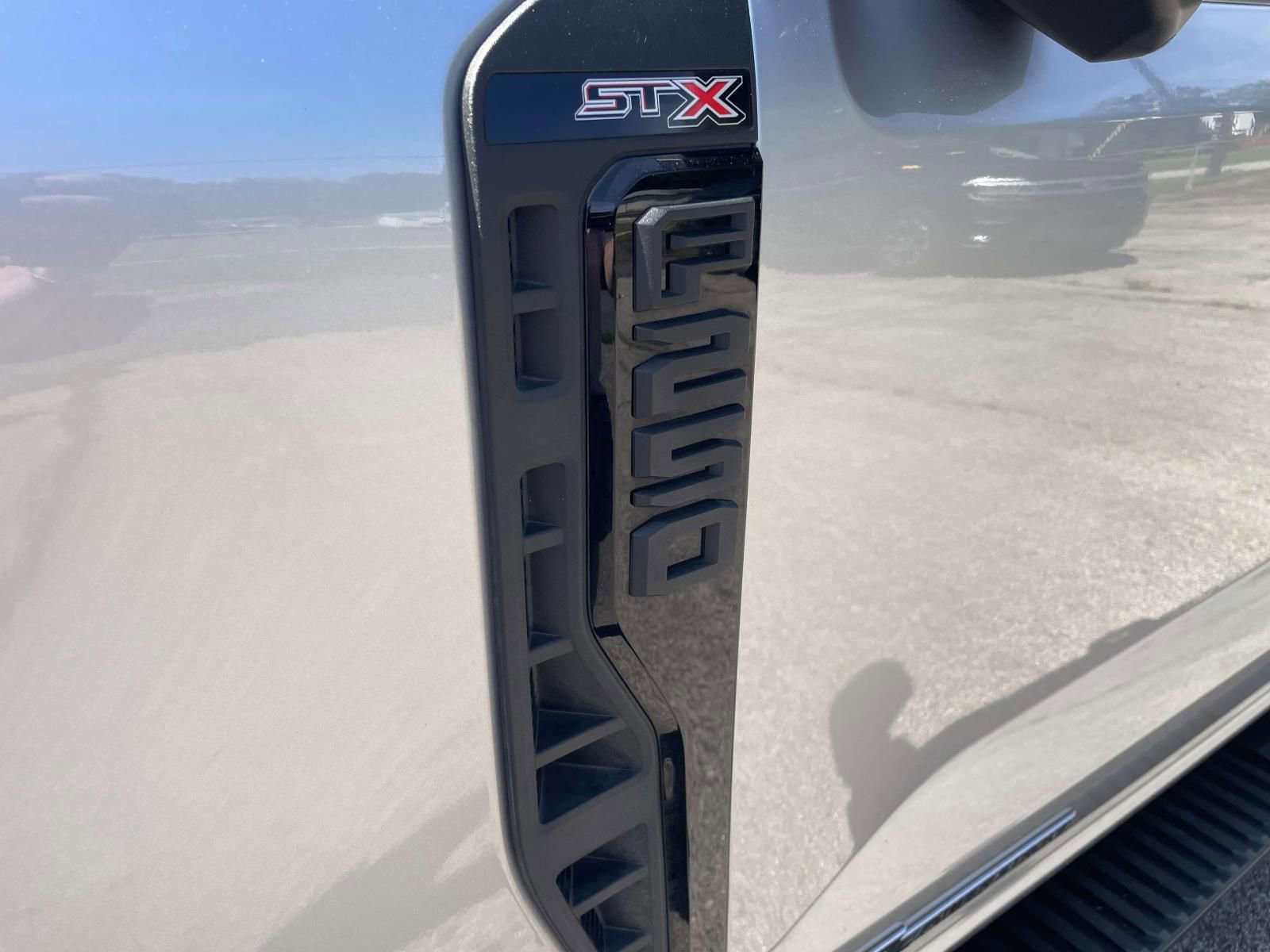 Used 2024 Ford F250 XL w/ STX Appearance Package AWD/4WD image 11