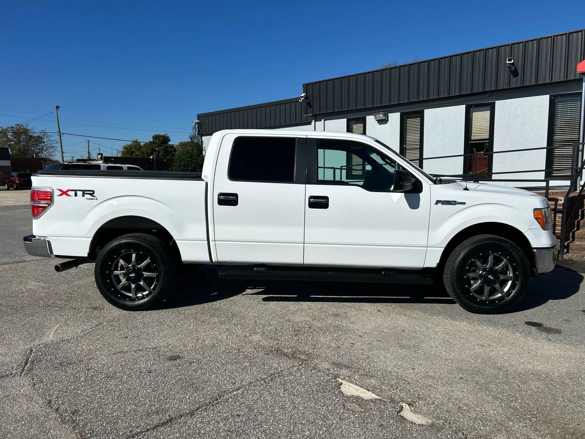 Used 2014 Ford F150 XLT w/ Equipment Group 302A Luxury image 6