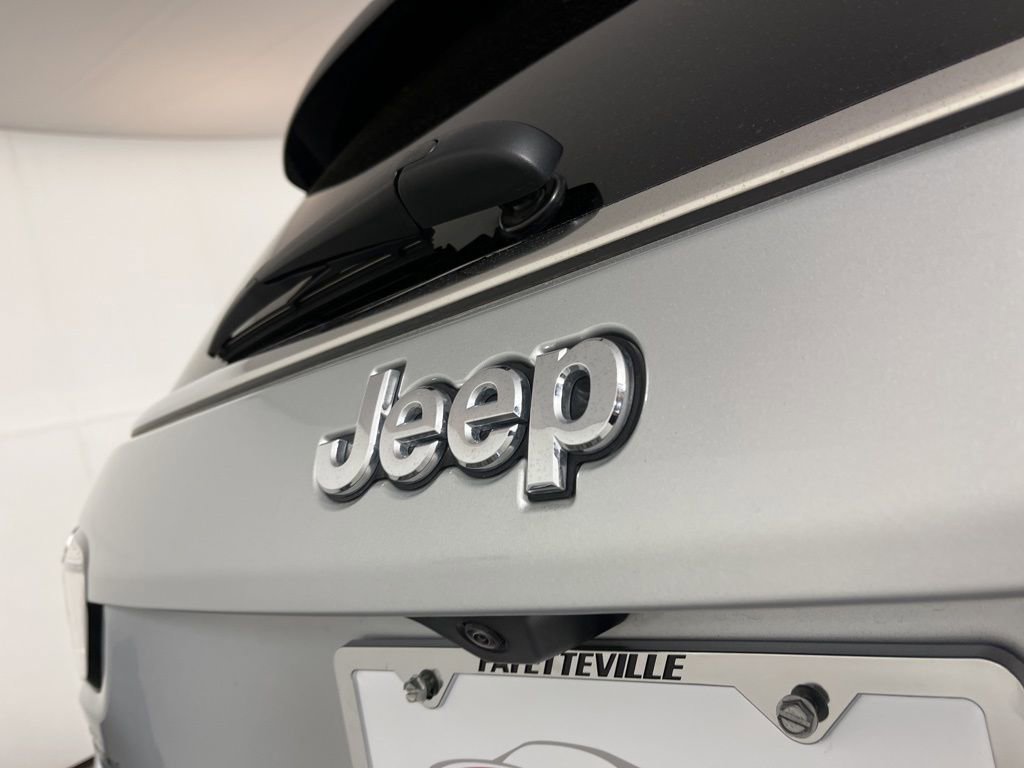 Used 2025 Jeep Compass Limited AWD/4WD image 11