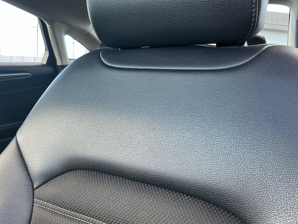 Used 2017 Ford Fusion SE w/ Equipment Group 201A FWD image 13