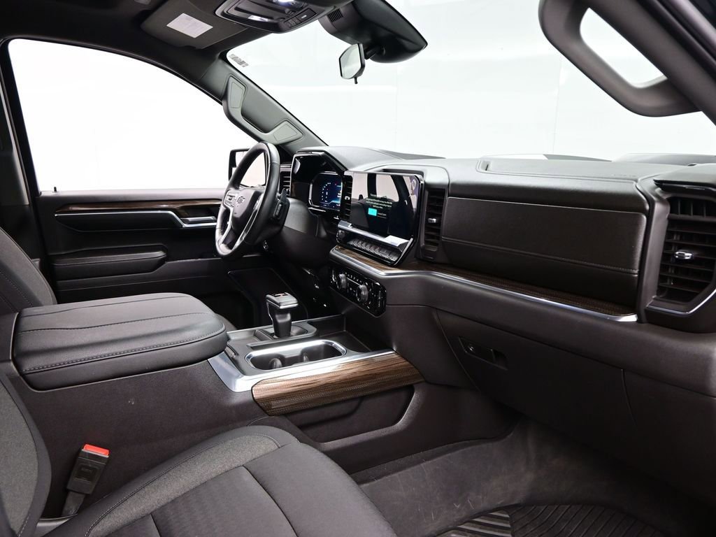 Used 2024 Chevrolet Silverado 1500 LT Trail Boss w/ LPO, Dark Essentials Package image 11