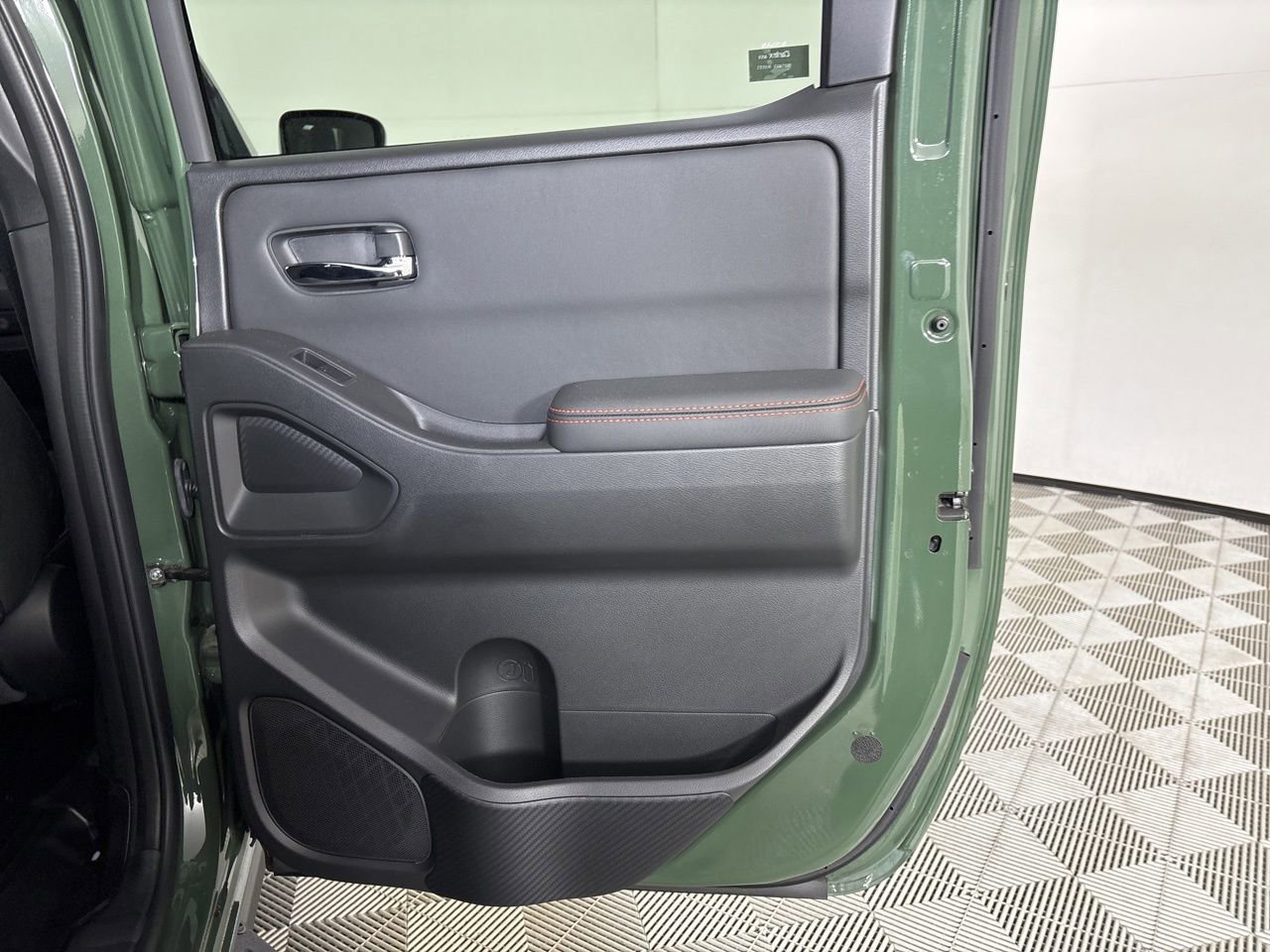 Used 2024 Nissan Frontier PRO-4X w/ Off-Road Protection Package image 25