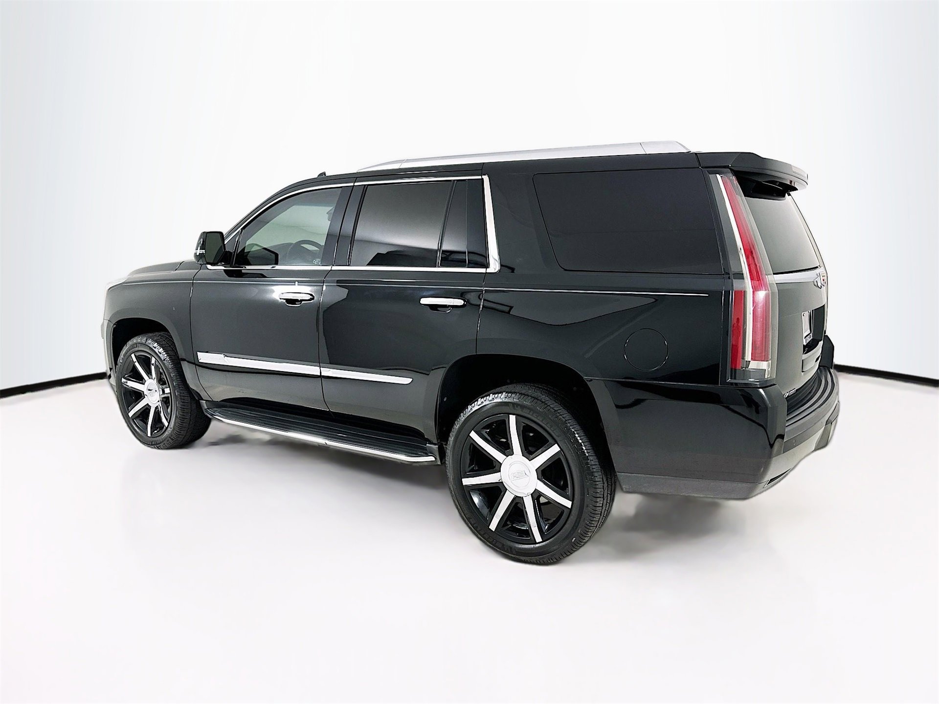 Used 2015 Cadillac Escalade Luxury image 6