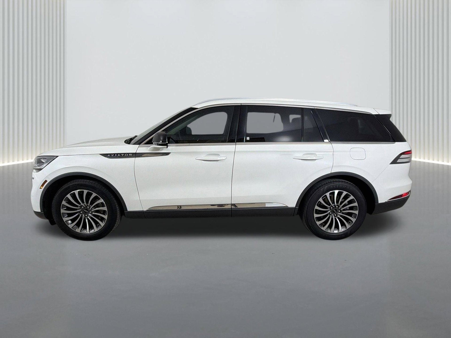 Used 2023 Lincoln Aviator 2WD w/ Premium Package image 2