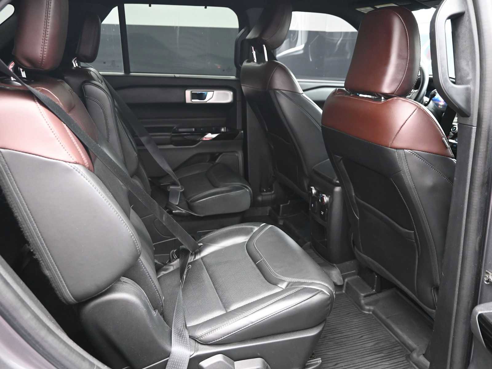 Used 2021 Ford Explorer Platinum w/ Equipment Group 601A image 11