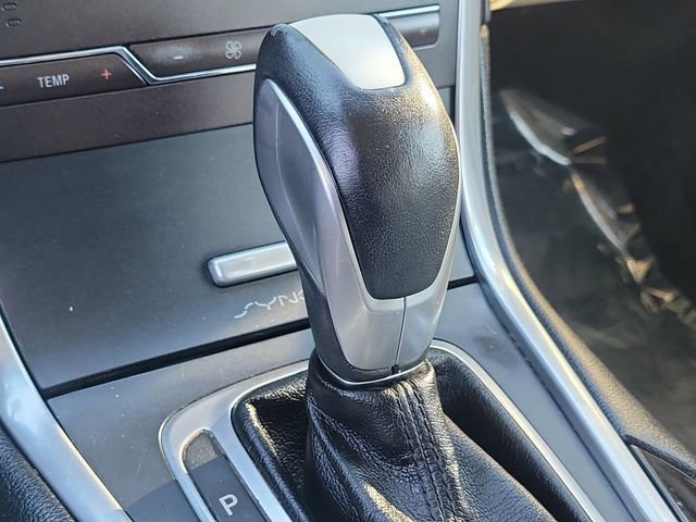 Used 2015 Ford Edge Titanium FWD image 16