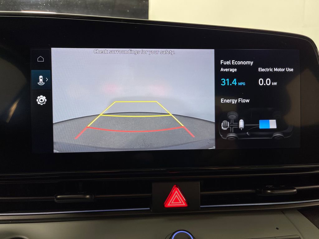 Certified 2025 Hyundai Elantra Limited FWD image 23