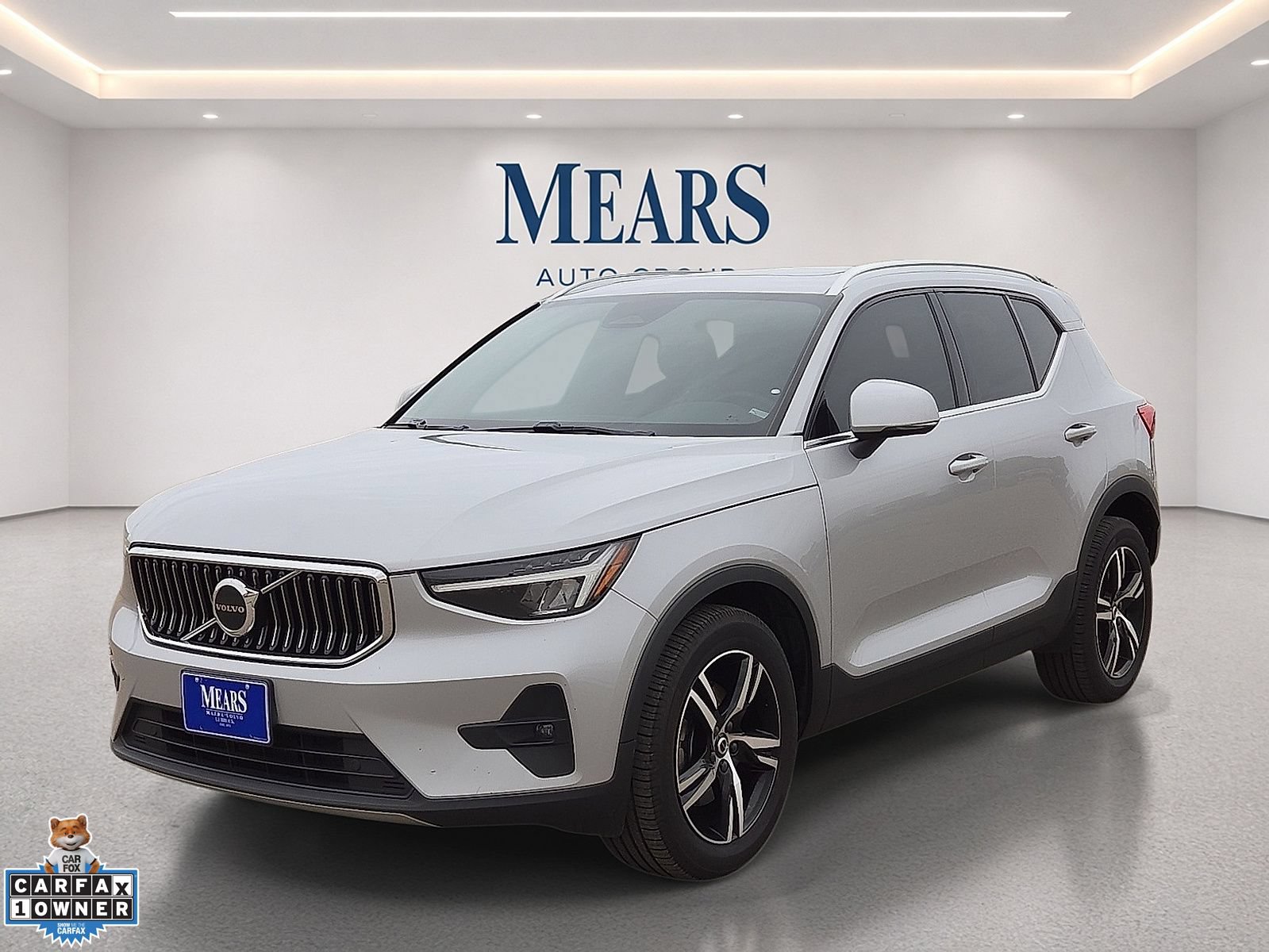 Used 2023 Volvo XC40 B5 Plus AWD/4WD image 1