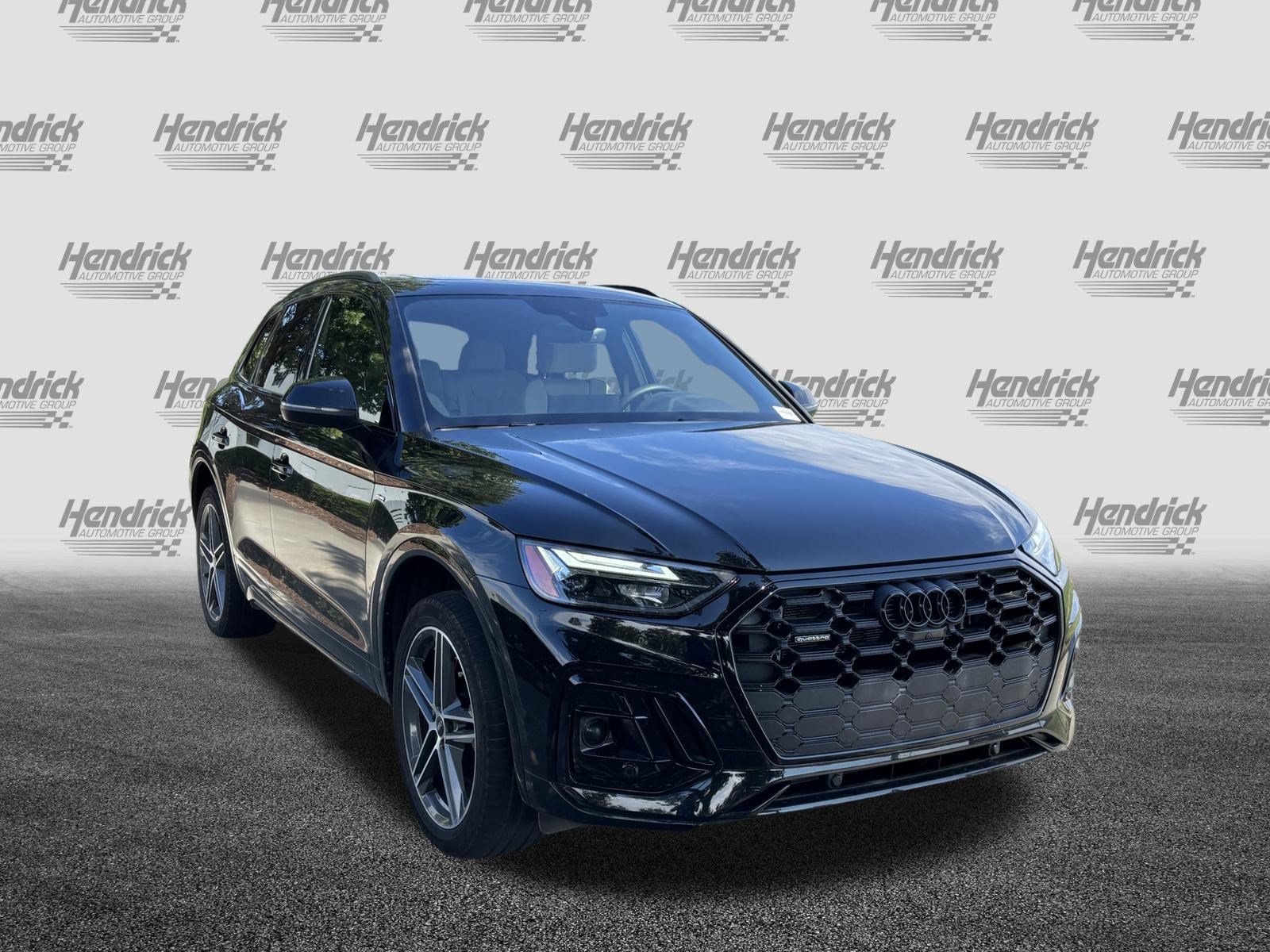 Used 2024 Audi Q5 e Premium Plus w/ Premium Plus Package AWD/4WD image 2