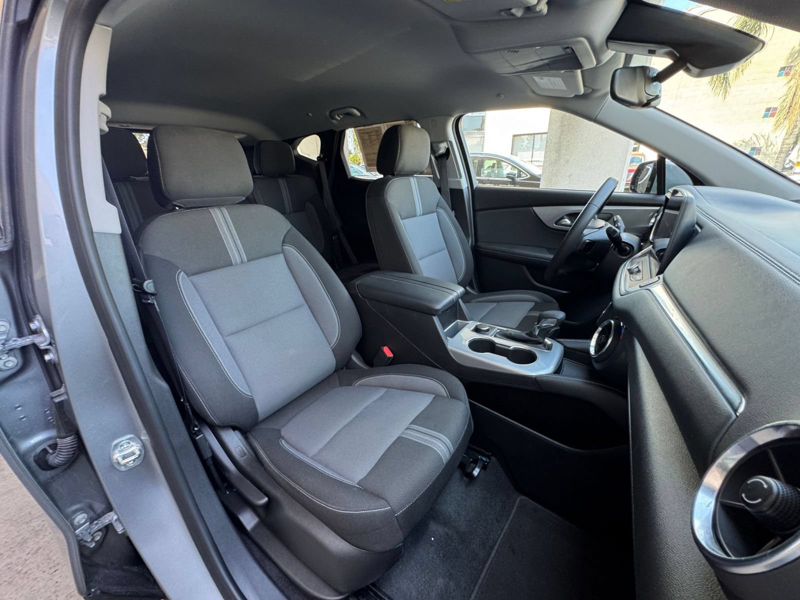Used 2025 Chevrolet Blazer LT FWD image 37