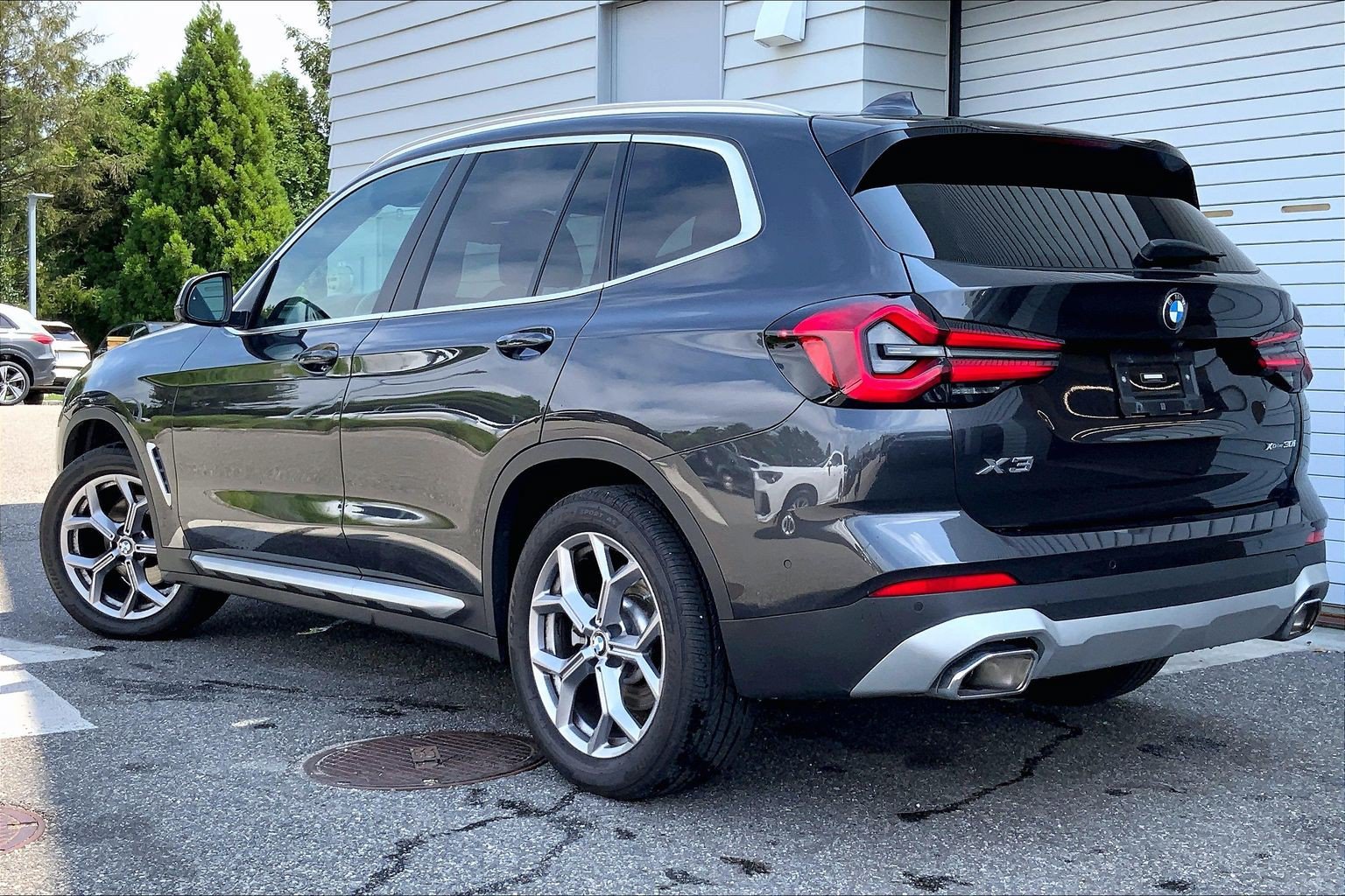 Used 2023 BMW X3 xDrive30i w/ Premium Package AWD/4WD image 3