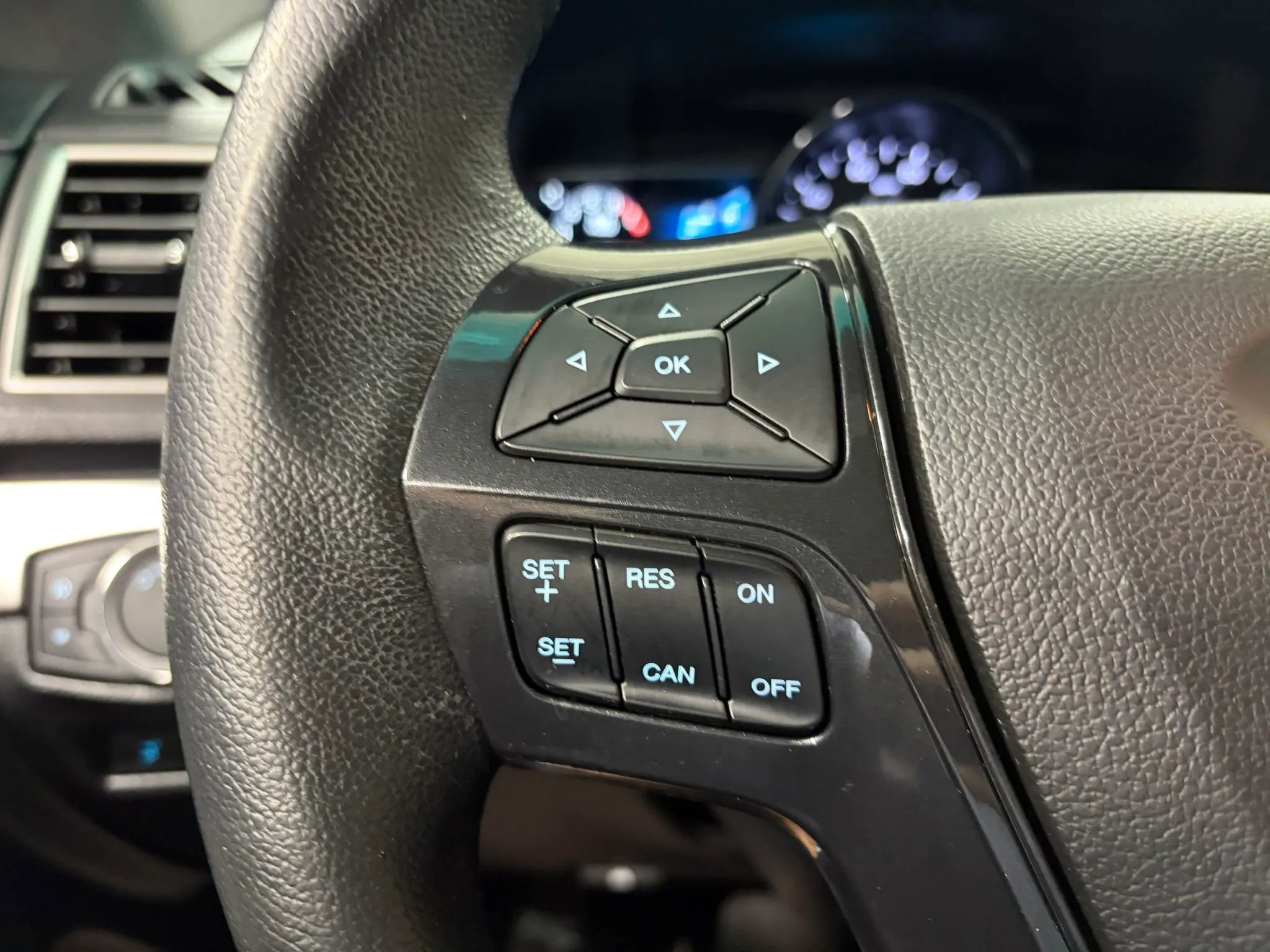 Used 2017 Ford Explorer XLT w/ Equipment Group 201A AWD/4WD image 35