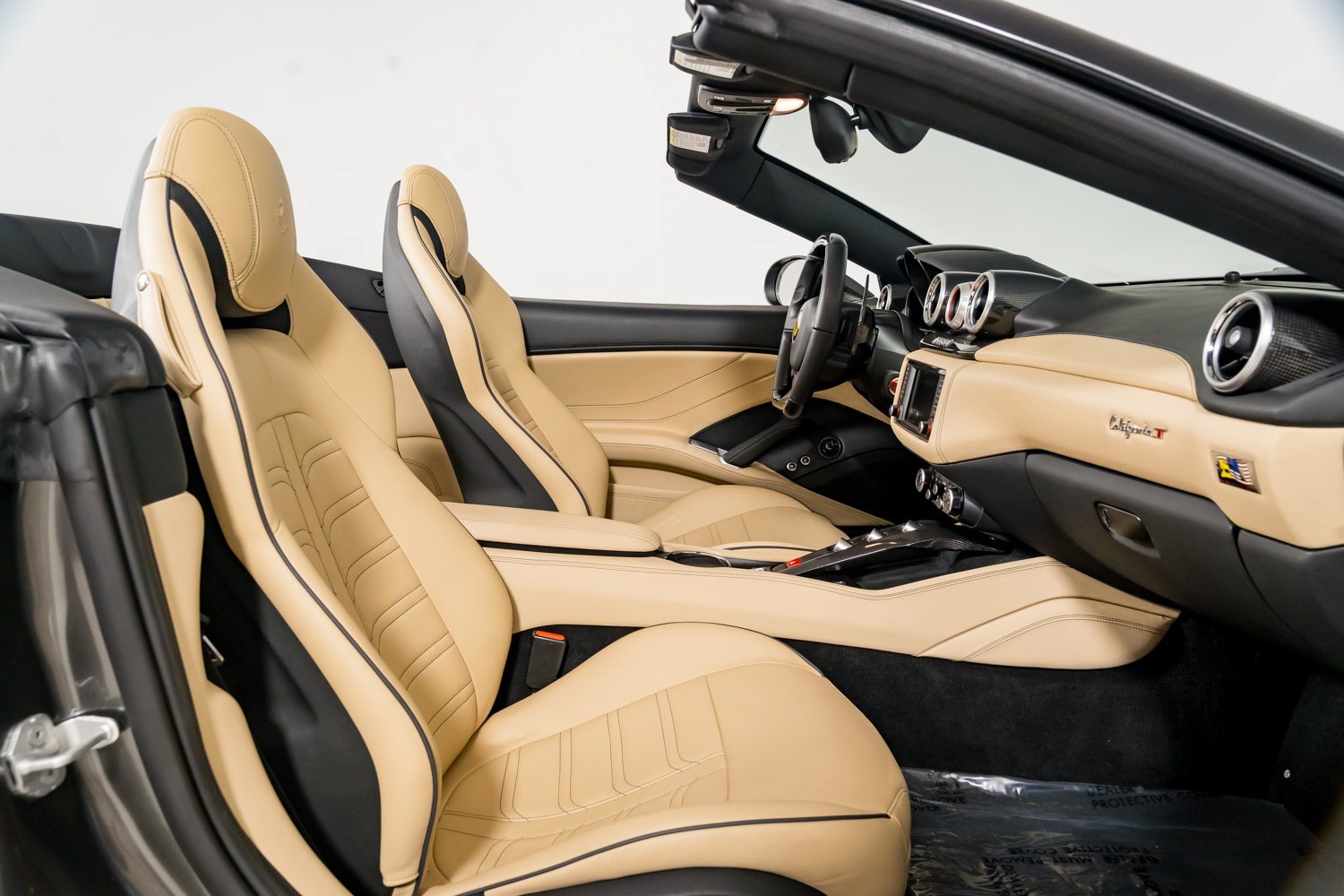 Used 2015 Ferrari California T RWD image 39
