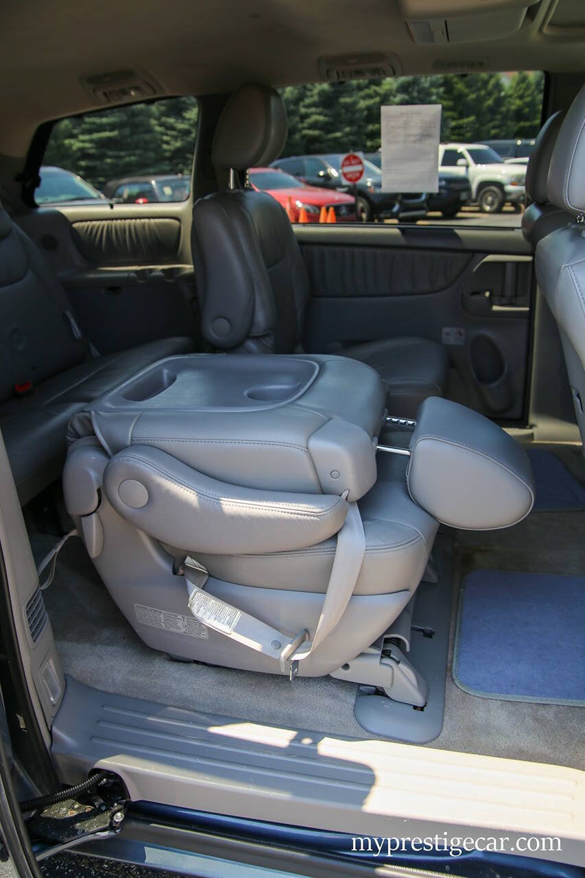 Used 2010 Toyota Sienna XLE Limited w/ XLE Limited Pkg 2 AWD/4WD image 20