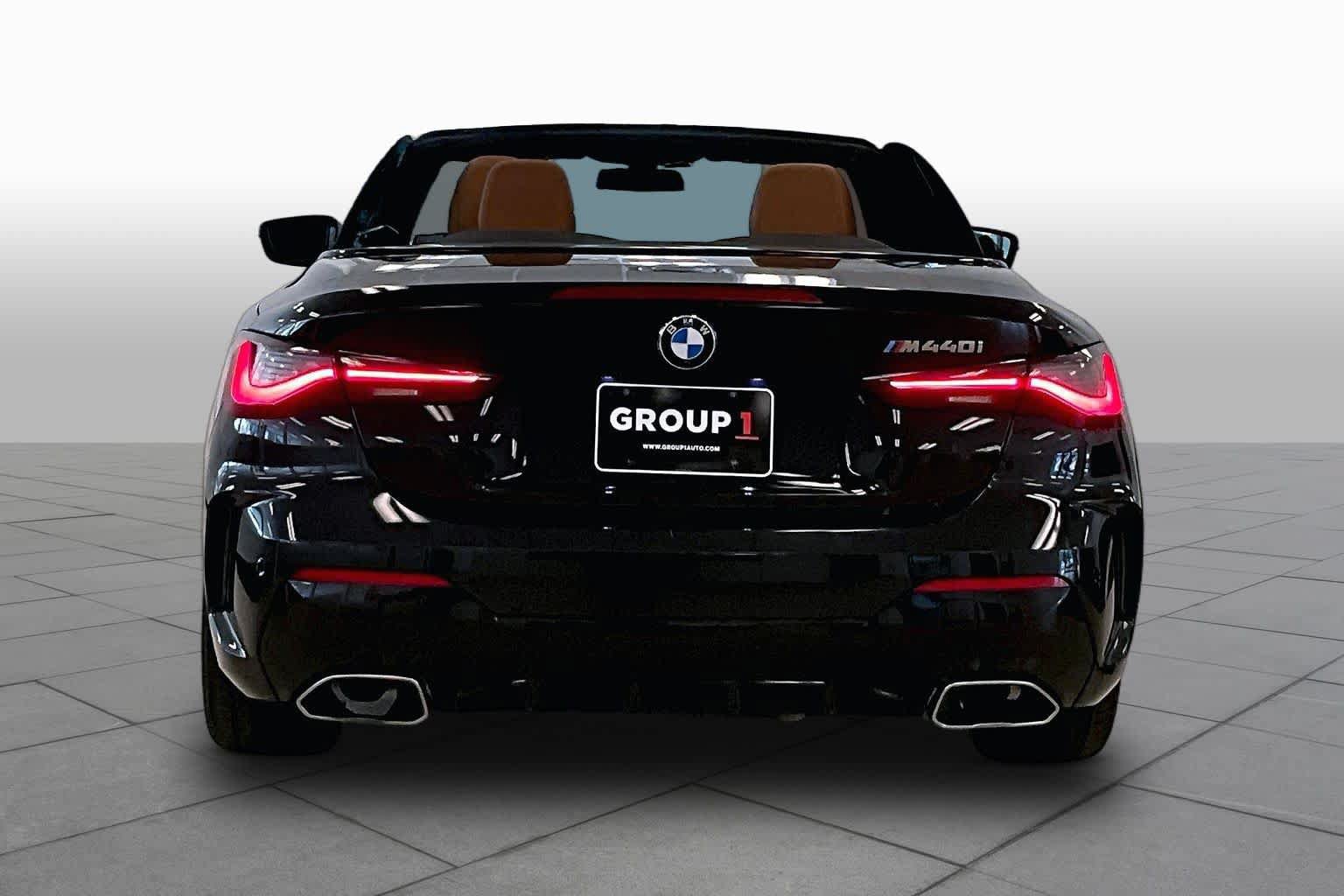 Used 2022 BMW M440i Convertible RWD image 4