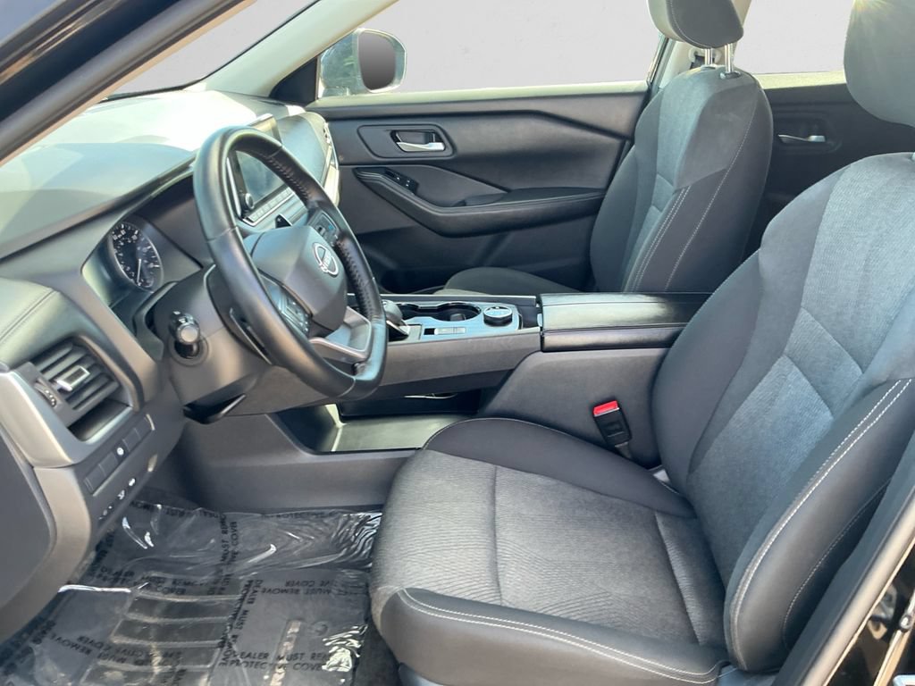 Used 2025 Nissan Rogue SV AWD/4WD image 9