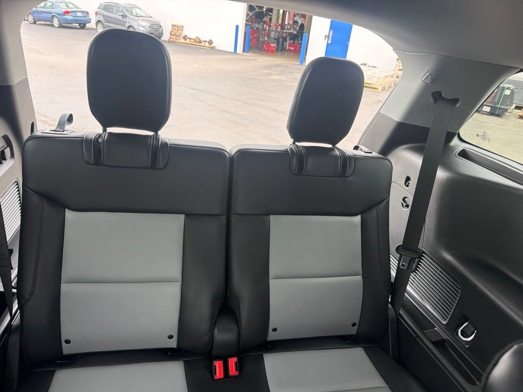 Used 2023 Ford Explorer XLT w/ Equipment Group 202A AWD/4WD image 49