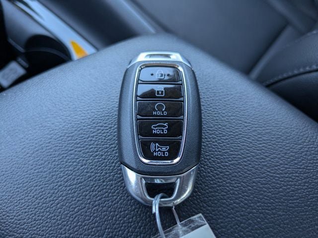 Used 2023 Hyundai Elantra Limited FWD image 29