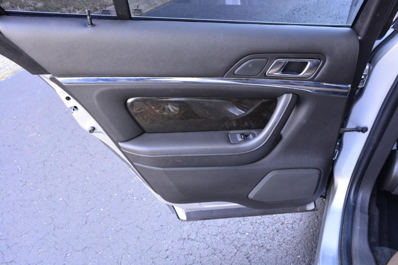 Used 2013 Lincoln MKS image 11