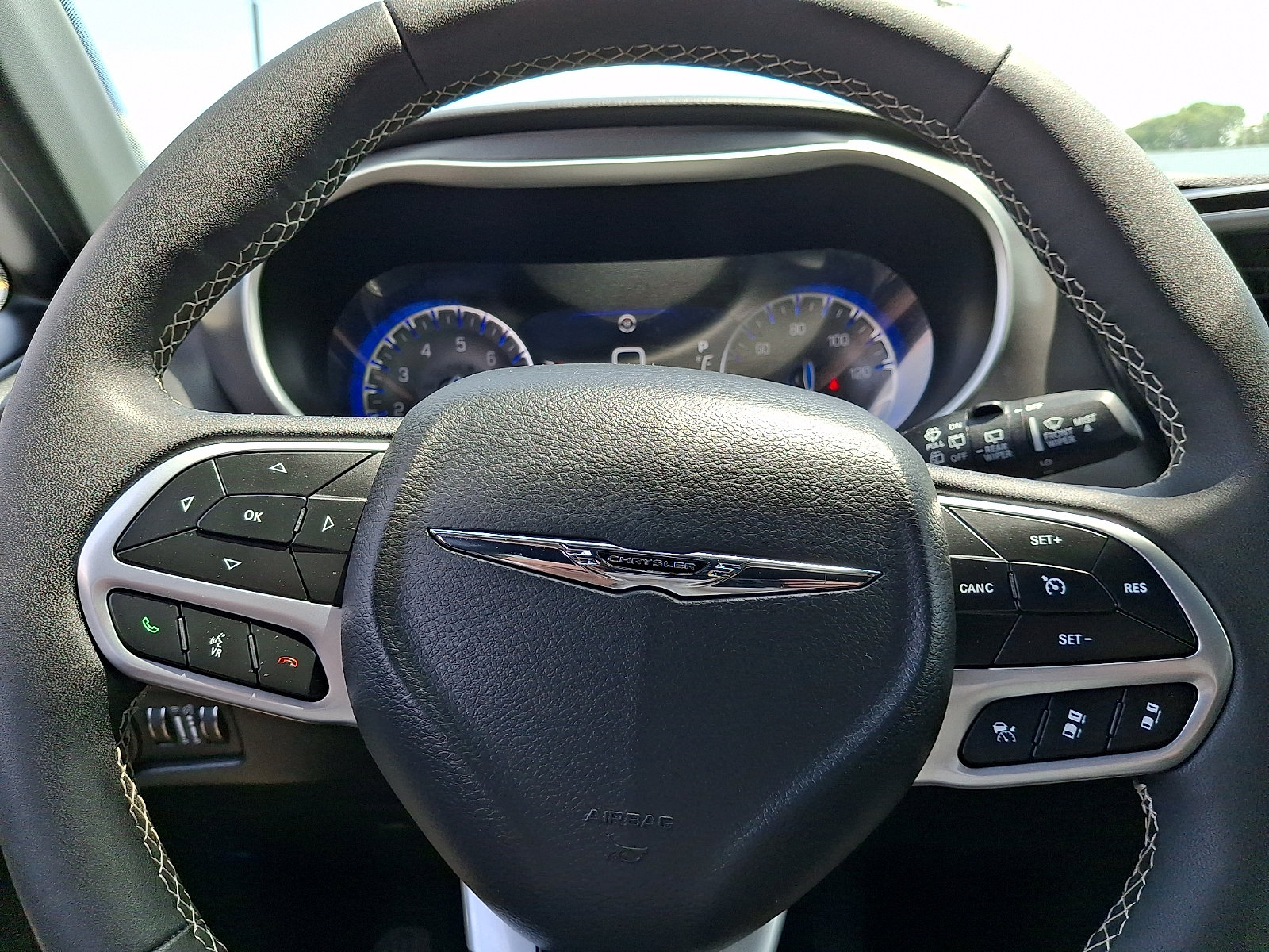 Used 2025 Chrysler Pacifica Select FWD image 16