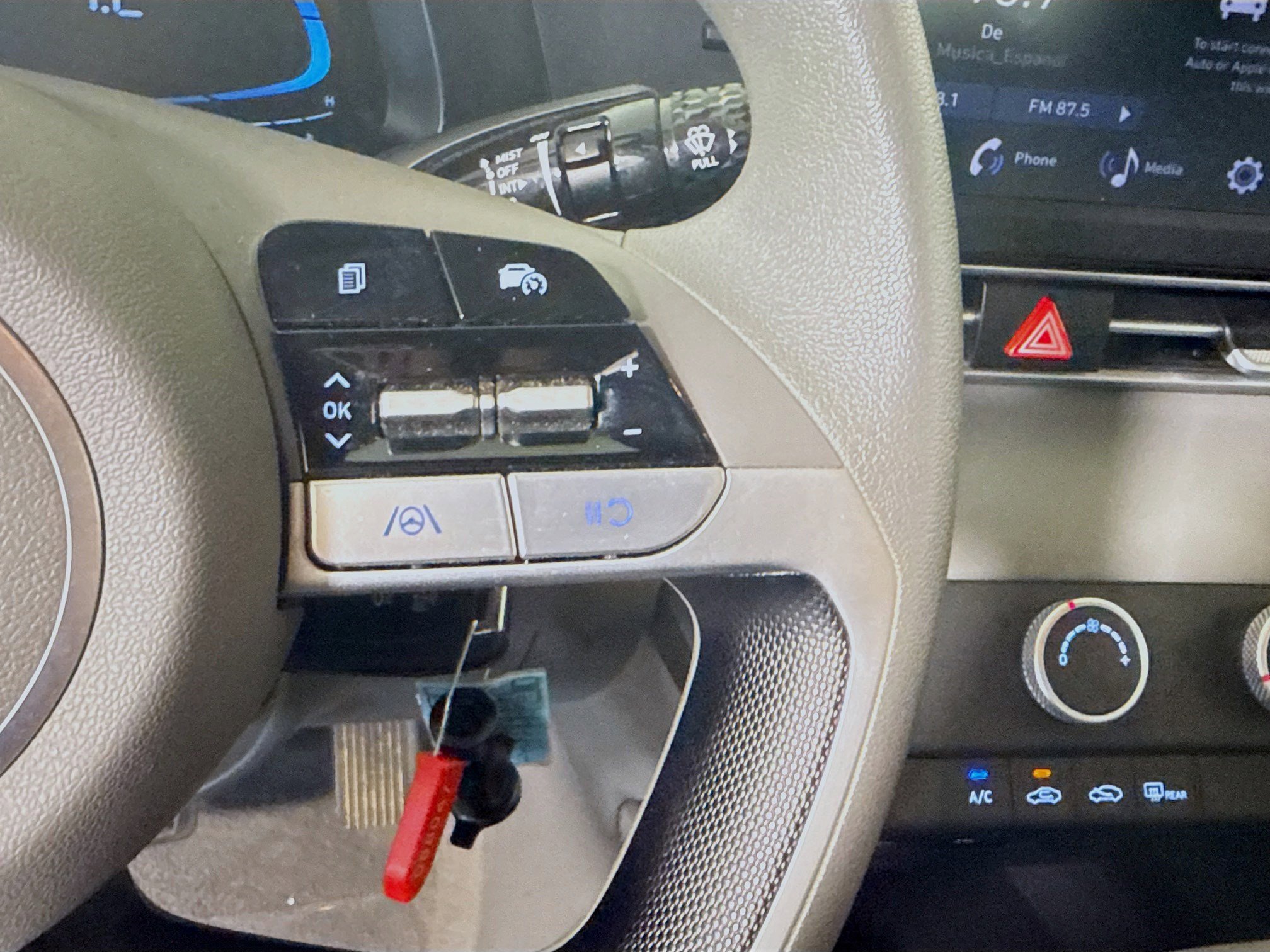 Used 2025 Hyundai Elantra SE image 15