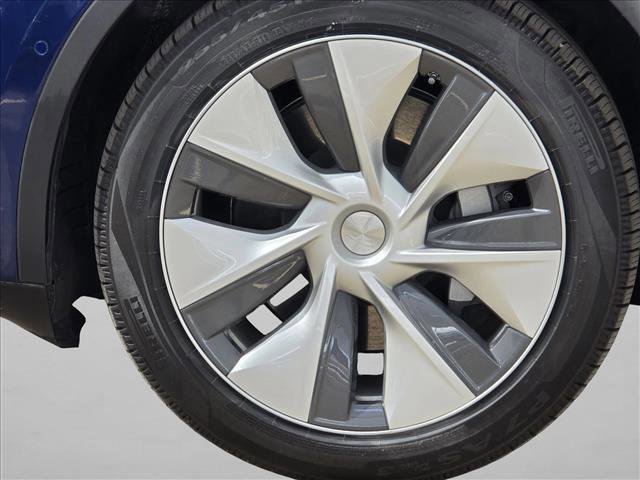 Used 2021 Tesla Model Y Long Range image 9