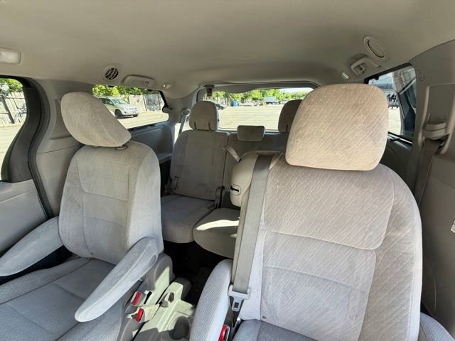 Used 2015 Toyota Sienna LE FWD image 23