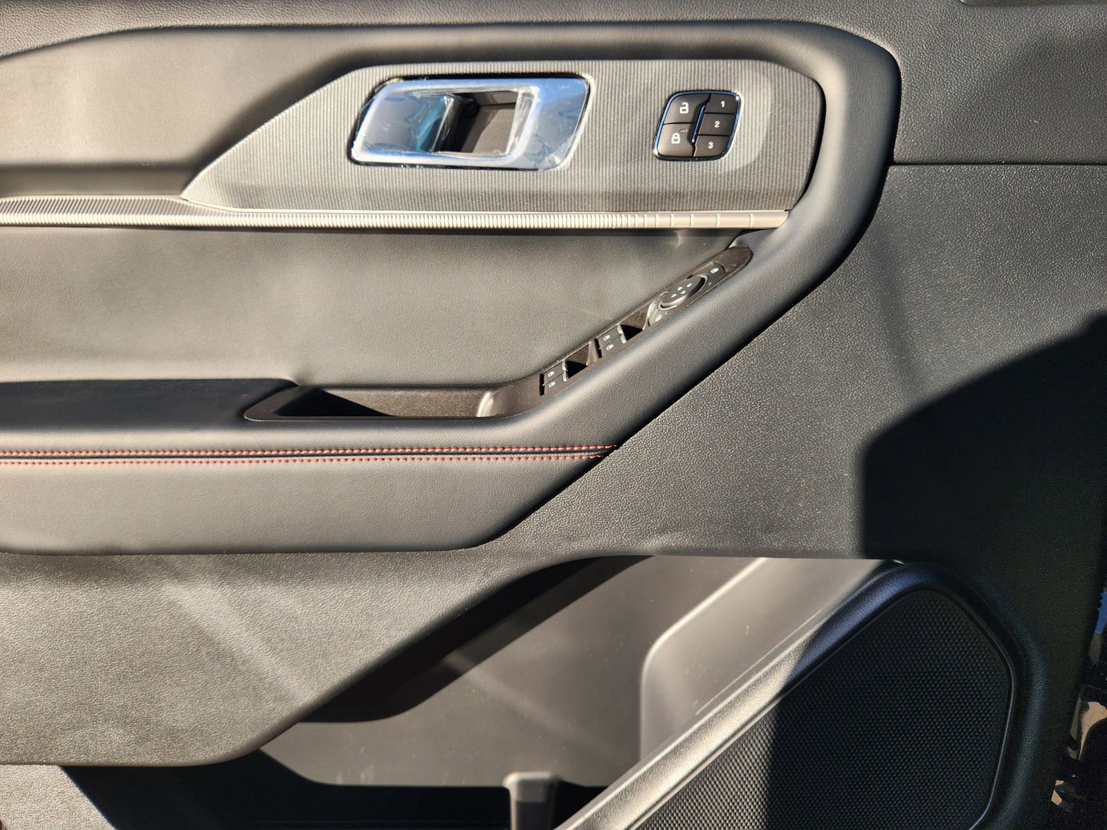 New 2026 Ford Explorer ST-Line w/ ST-Line Street Pack image 20