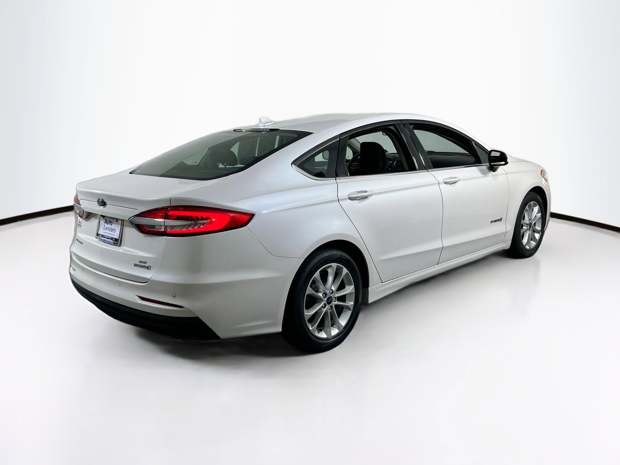 Used 2019 Ford Fusion SE FWD image 5