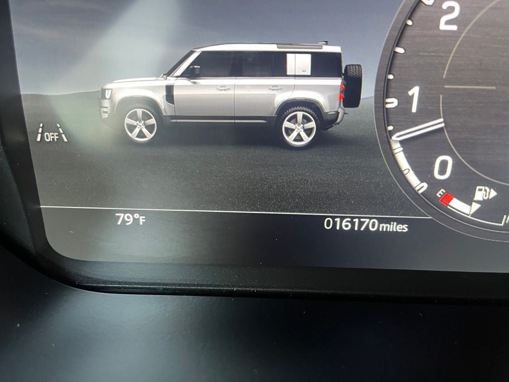 Used 2025 Land Rover Defender 110 X-Dynamic SE AWD/4WD image 25