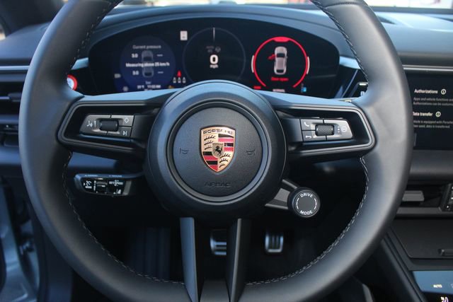 New 2025 Porsche Macan 4S Electric image 18