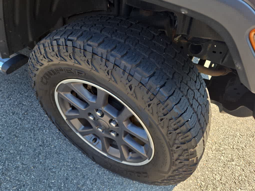Used 2020 Jeep Gladiator Overland AWD/4WD image 11