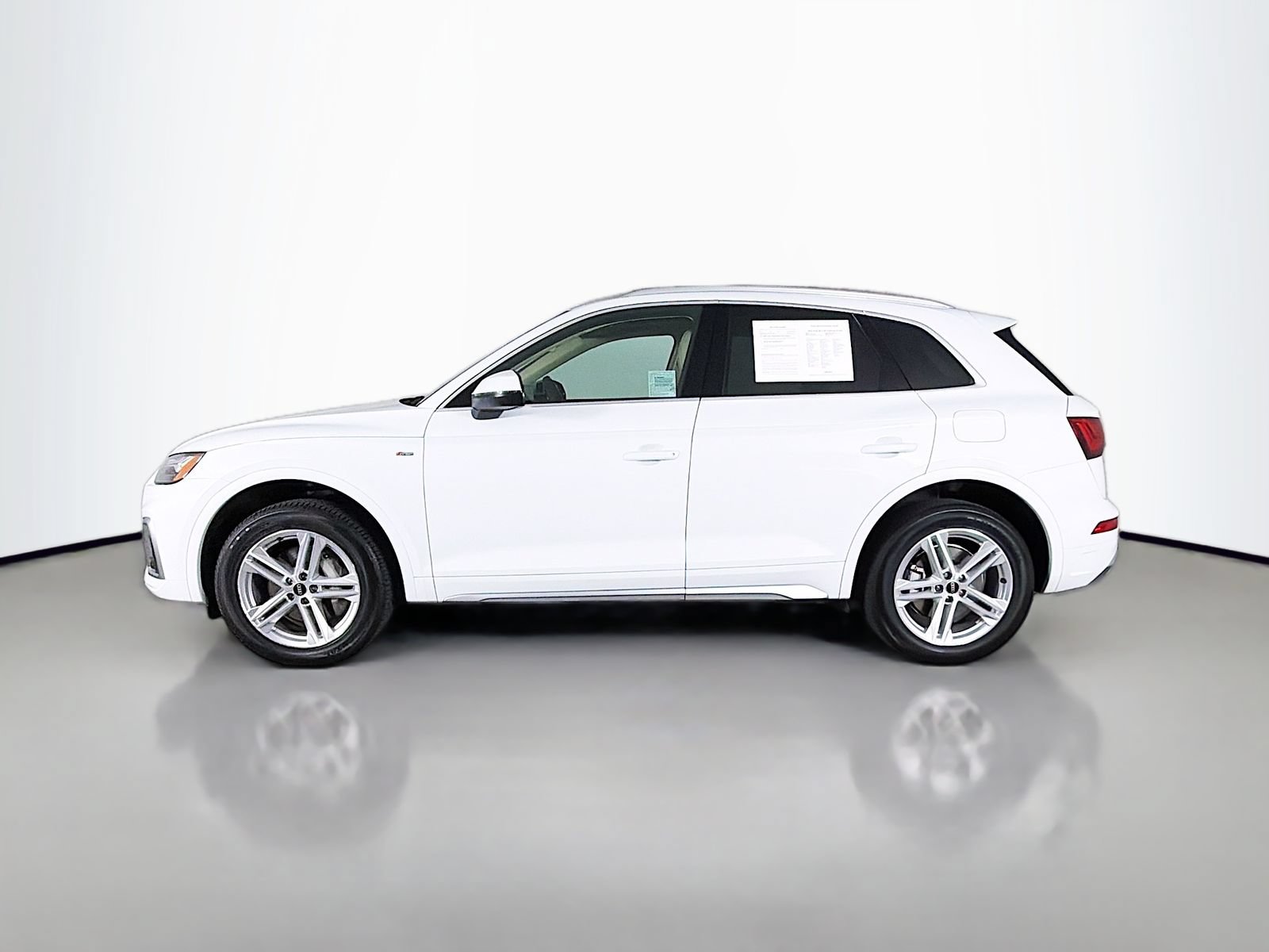 Used 2023 Audi Q5 e Premium w/ Convenience Package AWD/4WD image 4