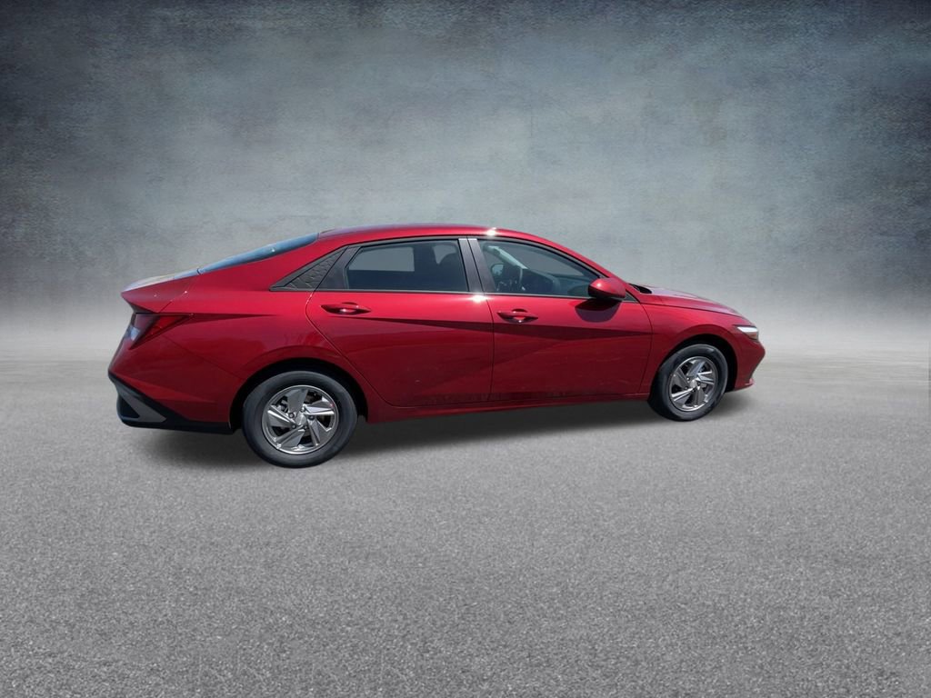 Certified 2025 Hyundai Elantra SE image 25
