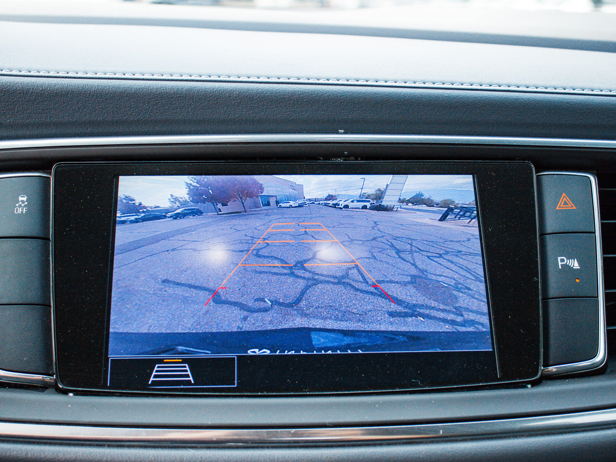 Used 2020 Buick Enclave Essence w/ Sound and Sites Package FWD image 20