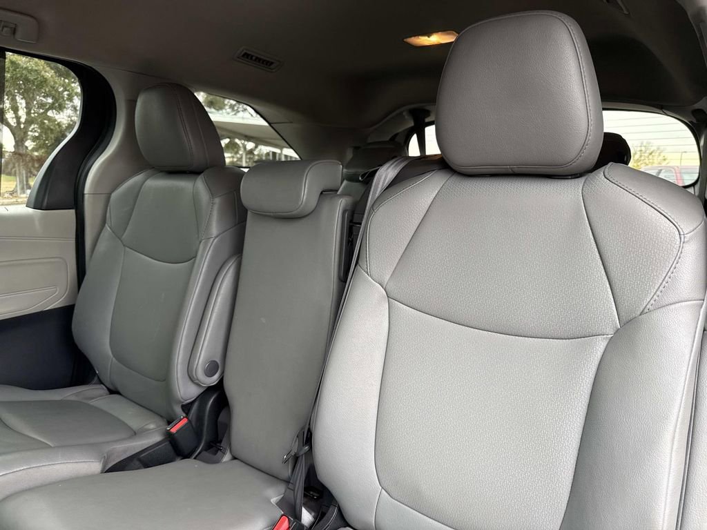 Used 2023 Toyota Sienna XLE image 12